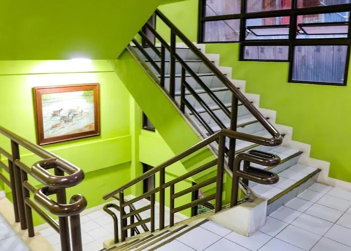Teo-fel House Hostel Adlawon