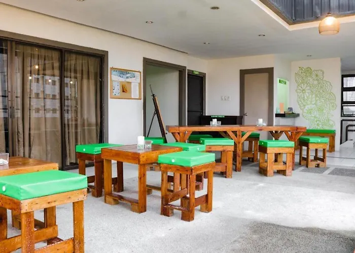 Teo-fel House Hostel Adlawon